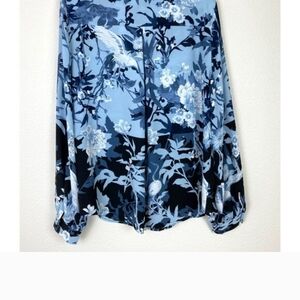 Sz L. BEAUTIFUL Blue Floral Cranes Birds TOP